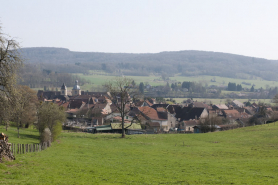 Vue générale du village depuis le haut de la rue du Général Rébillot. © Région Bourgogne-Franche-Comté, Inventaire du patrimoine