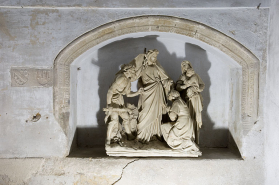Chapelle à gauche du choeur : niche avec inscription (et groupe sculpté appartenant au chemin de croix). © Région Bourgogne-Franche-Comté, Inventaire du patrimoine