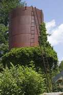Maison de garde-barrière sud, route d'Amoncourt : le château d'eau. © Région Bourgogne-Franche-Comté, Inventaire du patrimoine