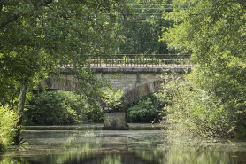 Pont à trois arches sur la Noue Rouge. © Région Bourgogne-Franche-Comté, Inventaire du patrimoine