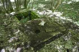 Camp militaire du bois des Balières : latrines, détail. © Région Bourgogne-Franche-Comté, Inventaire du patrimoine