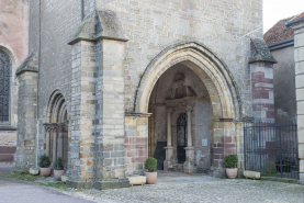 Le porche vu de trois quarts. © Région Bourgogne-Franche-Comté, Inventaire du patrimoine