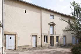 Bâtiment en fond de cour, abritant deux chambres de sûreté et une buanderie © Région Bourgogne-Franche-Comté, Inventaire du patrimoine
