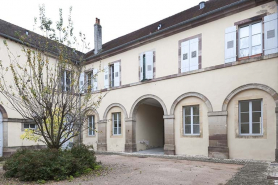 Façade postérieure et aile sud. © Région Bourgogne-Franche-Comté, Inventaire du patrimoine