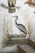 Détail des représentations d'oiseaux exécutées dans la cage de l'escalier menant au grenier : héron. © Région Bourgogne-Franche-Comté, Inventaire du patrimoine