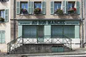 Maison, rue Thiers : boutique de la maison à l'enseigne 