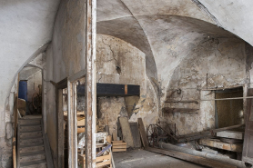 La cuisine et l'escalier conduisant à la seconde pièce. © Région Bourgogne-Franche-Comté, Inventaire du patrimoine