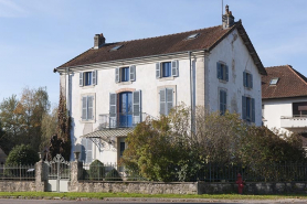 Vue rapprochée de trois quarts. © Région Bourgogne-Franche-Comté, Inventaire du patrimoine
