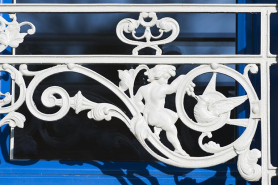 Barre d'appui d'une des baies, détail : le motif de droite. © Région Bourgogne-Franche-Comté, Inventaire du patrimoine