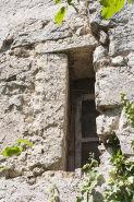 Façade postérieure, détail de la baie du rez-de-chaussée côté canal du Moulin. © Région Bourgogne-Franche-Comté, Inventaire du patrimoine
