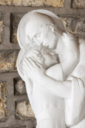 Statue de saint Joseph et l'Enfant, détail : vue en buste. © Région Bourgogne-Franche-Comté, Inventaire du patrimoine