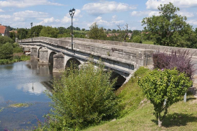 Vue générale de trois quarts gauche depuis l'amont. © Région Bourgogne-Franche-Comté, Inventaire du patrimoine