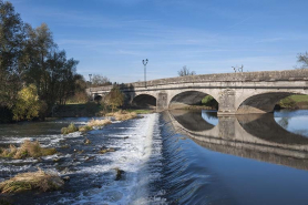 Vue générale depuis l'aval avec le barrage. © Région Bourgogne-Franche-Comté, Inventaire du patrimoine
