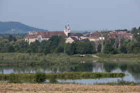 Vue générale du village, depuis le nord-est, avec la Lanterne. © Région Bourgogne-Franche-Comté, Inventaire du patrimoine