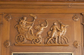 La salle à manger, détail du panneau sculpté au-dessus de la cheminée. © Région Bourgogne-Franche-Comté, Inventaire du patrimoine
