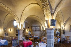 Intérieur : vue depuis l'entrée de trois quart rapprochée. © Région Bourgogne-Franche-Comté, Inventaire du patrimoine