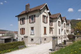 Maison de cadres (6 logements). Vue de trois quarts gauche. © Région Bourgogne-Franche-Comté, Inventaire du patrimoine