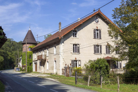 Logement patronal de 1900 : façades antérieure et latérale droite. © Région Bourgogne-Franche-Comté, Inventaire du patrimoine