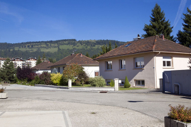 Maisons aux n° 7 (à gauche), 9 et 11 (à droite) rue Emile Cattin. © Région Bourgogne-Franche-Comté, Inventaire du patrimoine