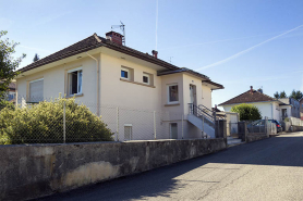 Maison au n° 10 rue Emile Cattin, de trois quarts gauche. © Région Bourgogne-Franche-Comté, Inventaire du patrimoine