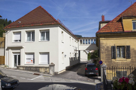 Usine : façades antérieure et latérale droite du premier corps de bâtiment, avec la passerelle. © Région Bourgogne-Franche-Comté, Inventaire du patrimoine