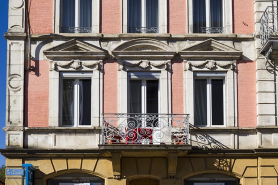 Façade antérieure : baies du premier étage (partie gauche). © Région Bourgogne-Franche-Comté, Inventaire du patrimoine