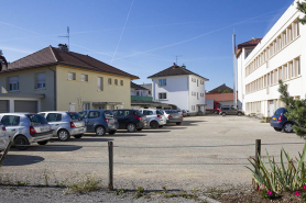 Maisons aux n° 3 (au centre) et 5 (à gauche) rue Emile Cattin : façade côté usine. © Région Bourgogne-Franche-Comté, Inventaire du patrimoine