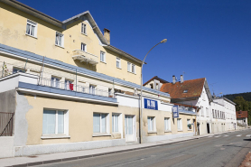 Ancien hôtel et maison, de trois quarts gauche. © Région Bourgogne-Franche-Comté, Inventaire du patrimoine