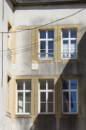 Façade postérieure du 21 Grande Rue : fenêtres multiples aux étages. © Région Bourgogne-Franche-Comté, Inventaire du patrimoine