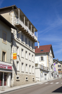 Usine : façade antérieure, vue en enfilade. © Région Bourgogne-Franche-Comté, Inventaire du patrimoine