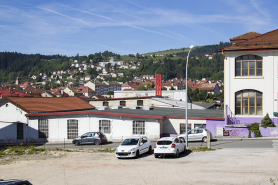 Bâtiments sud : façade antérieure, de trois quarts droite. © Région Bourgogne-Franche-Comté, Inventaire du patrimoine