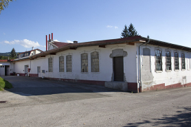 Bâtiments sud : façades postérieure et latérale droite. © Région Bourgogne-Franche-Comté, Inventaire du patrimoine