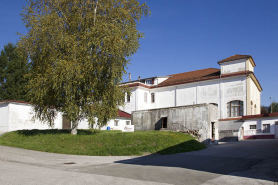Bâtiments nord : façade postérieure, de trois quarts droite. © Région Bourgogne-Franche-Comté, Inventaire du patrimoine