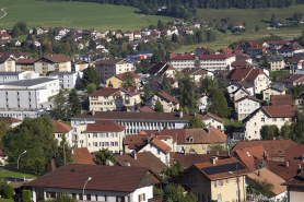 Vue d'ensemble du quartier du lycée et de la rue de la Louhière, depuis l'ouest. © Région Bourgogne-Franche-Comté, Inventaire du patrimoine