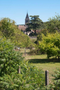L'église et le château, vue ouest © Région Bourgogne-Franche-Comté, Inventaire du patrimoine