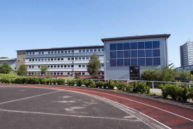 Pignon sud du bâtiment d'administration, façades sud des bâtiments d'externat et du préau. © Région Bourgogne-Franche-Comté, Inventaire du patrimoine