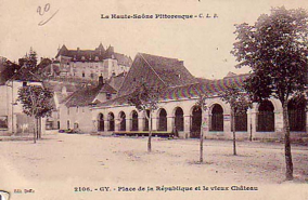 La place de la République sur une carte postale ancienne © Archives départementales de la Haute-Saône