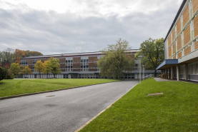 Façade nord de l'externat de cours généraux et du pôle sanitaire, façade est de l'externat internat de filles. © Région Bourgogne-Franche-Comté, Inventaire du patrimoine