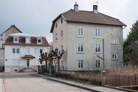 Vue d'ensemble depuis le nord (façade postérieure). A gauche, l'ancienne usine Wasner-Ruffier. © Région Bourgogne-Franche-Comté, Inventaire du patrimoine