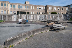 Vue partielle du mur au nord-ouest de la cour. © Région Bourgogne-Franche-Comté, Inventaire du patrimoine