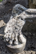 Vue de détail : le pied. © Région Bourgogne-Franche-Comté, Inventaire du patrimoine