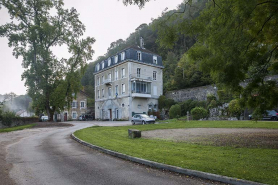 Conciergerie et logement patronal vus depuis le parc. © Région Bourgogne-Franche-Comté, Inventaire du patrimoine