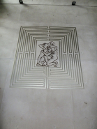 Labyrinthe du temps,  au centre le Minotaure. © Région Bourgogne-Franche-Comté, Inventaire du patrimoine