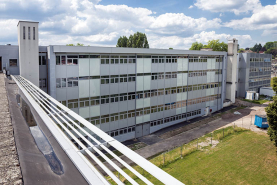 Vue des terrasses de l'internat-externat, la façade orientale de l'externat. © Région Bourgogne-Franche-Comté, Inventaire du patrimoine
