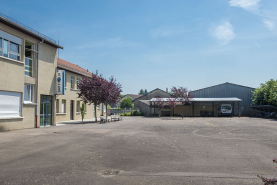 Partie est de la cour. © Région Bourgogne-Franche-Comté, Inventaire du patrimoine