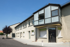 Angle sud-ouest à l'entrée de la cour. © Région Bourgogne-Franche-Comté, Inventaire du patrimoine