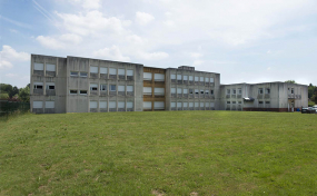 Façade occidentale de l'internat et de la restauration. © Région Bourgogne-Franche-Comté, Inventaire du patrimoine