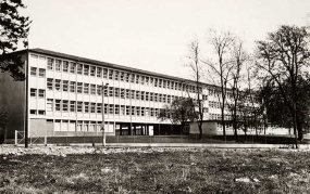 Vue du lycée durant les années 1960. © Région Bourgogne-Franche-Comté, Inventaire du patrimoine