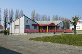 Façade ouest d'entrée du bâtiment de la vie scolaire. © Région Bourgogne-Franche-Comté, Inventaire du patrimoine