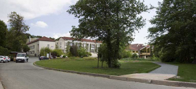Angle nord-ouest de l'administration et des logements et vue d'ensemble. © Région Bourgogne-Franche-Comté, Inventaire du patrimoine